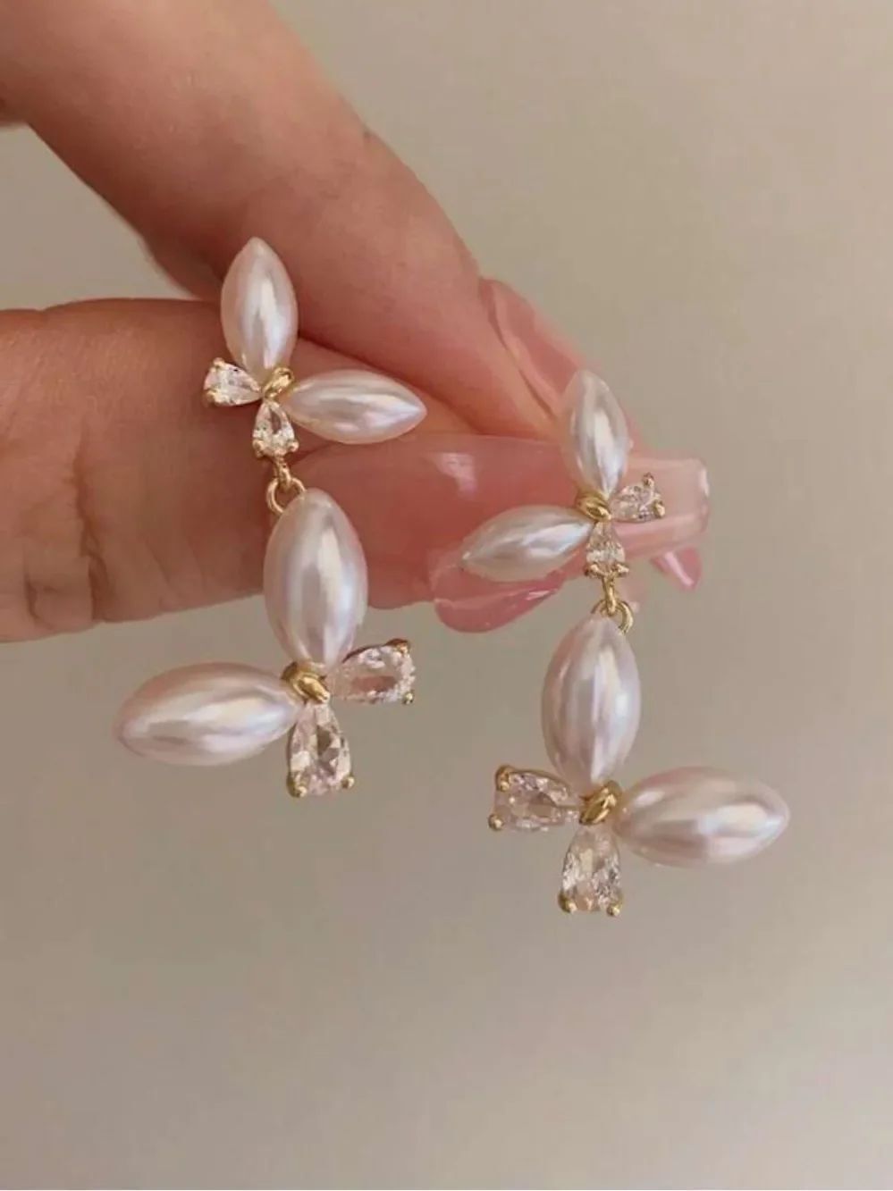 Pearl butterfly drop earrings R691